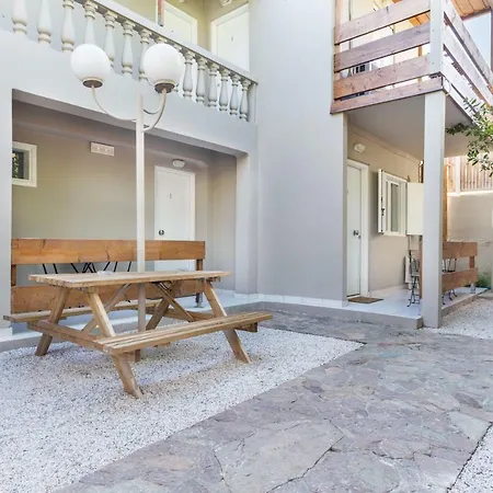 Sunrise Suites Kato Daratso